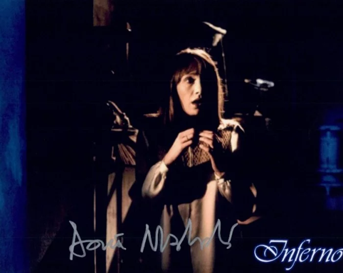Daria Nicolodi autograph