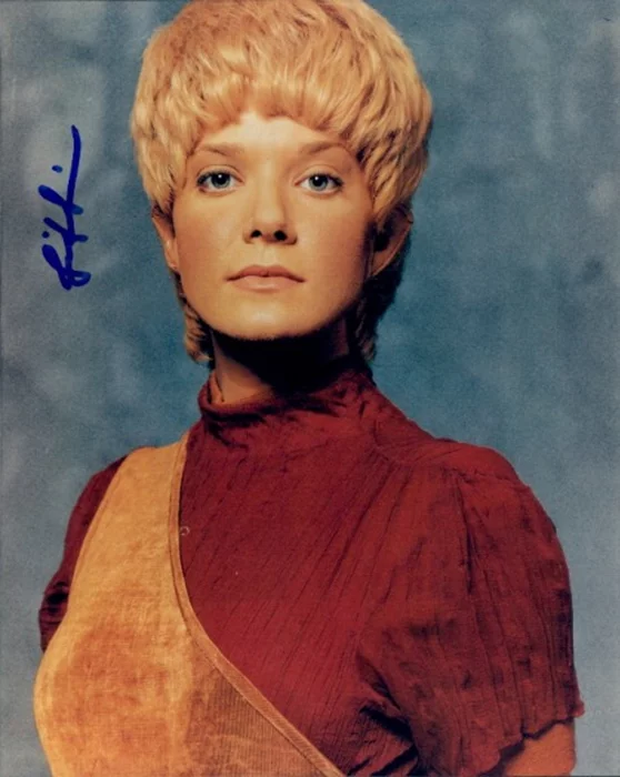 Jennifer Lien autograph