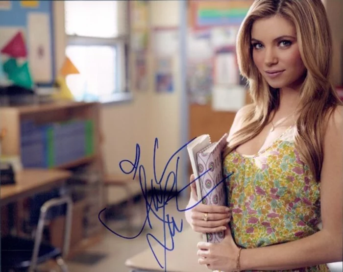 Amber Lancaster autograph