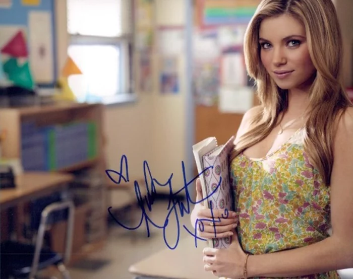Amber Lancaster autograph