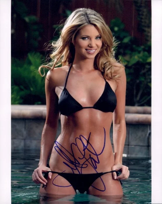 Amber Lancaster autograph