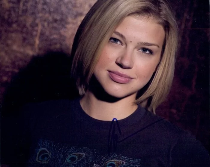 Adrianne Palicki autograph