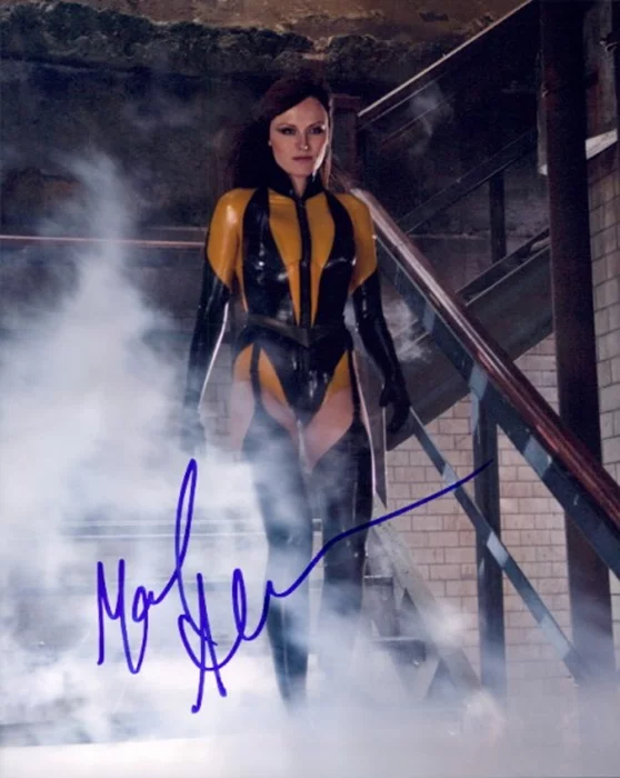 Malin Akerman autograph