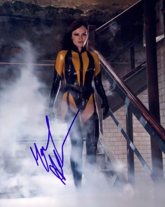 Malin Akerman autograph
