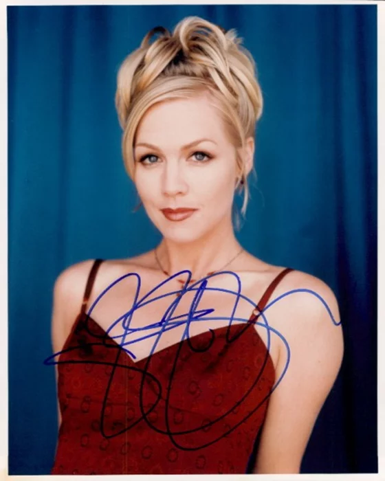 Jennie Garth autograph