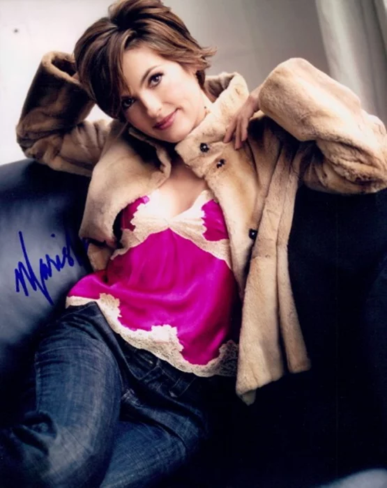 Mariska Hargitay autograph