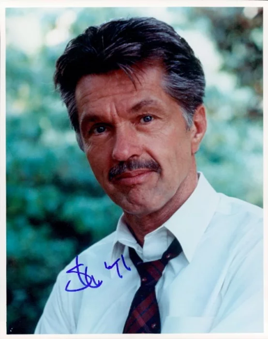 Tom Skerritt autograph