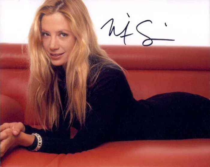 Mira Sorvino autograph