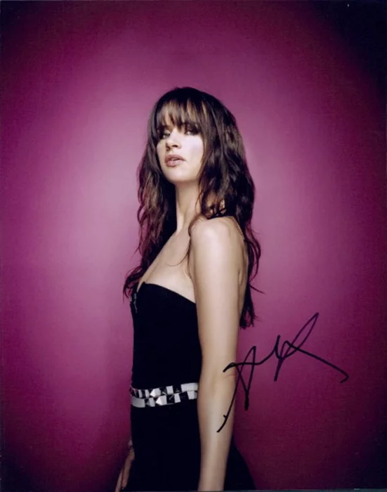 Juliette Lewis autograph