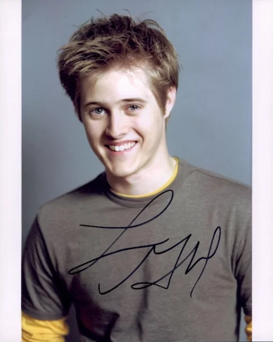 Lucas Grabeel autograph
