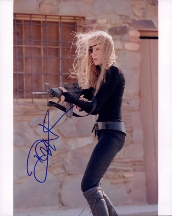 Daryl Hannah autograph
