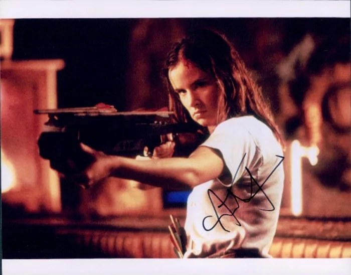 Juliette Lewis autograph
