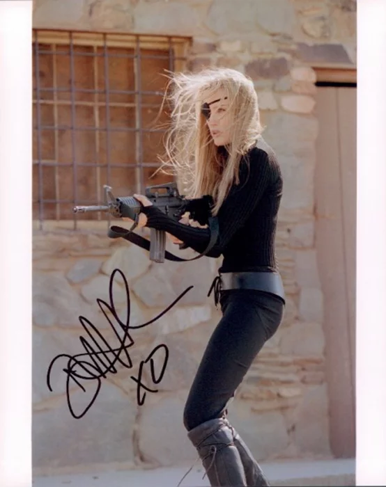 Daryl Hannah autograph