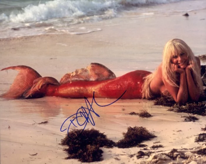 Daryl Hannah autograph