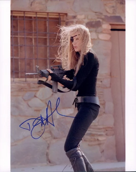 Daryl Hannah autograph