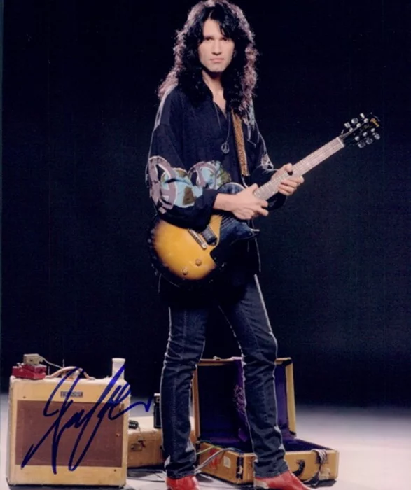 Bruce  Kulick autograph