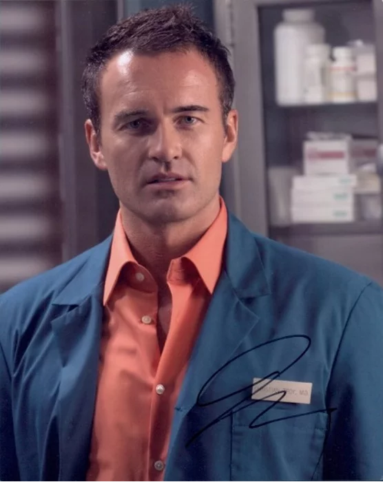 Julian McMahon autograph