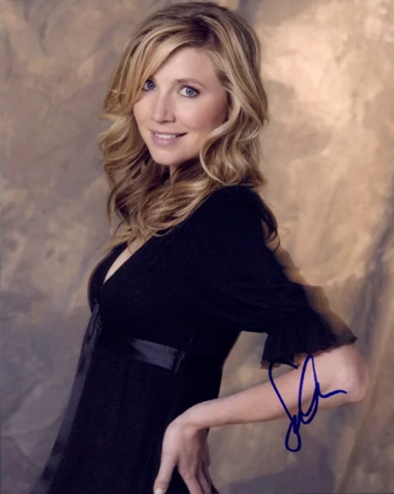 Sarah Chalke autograph