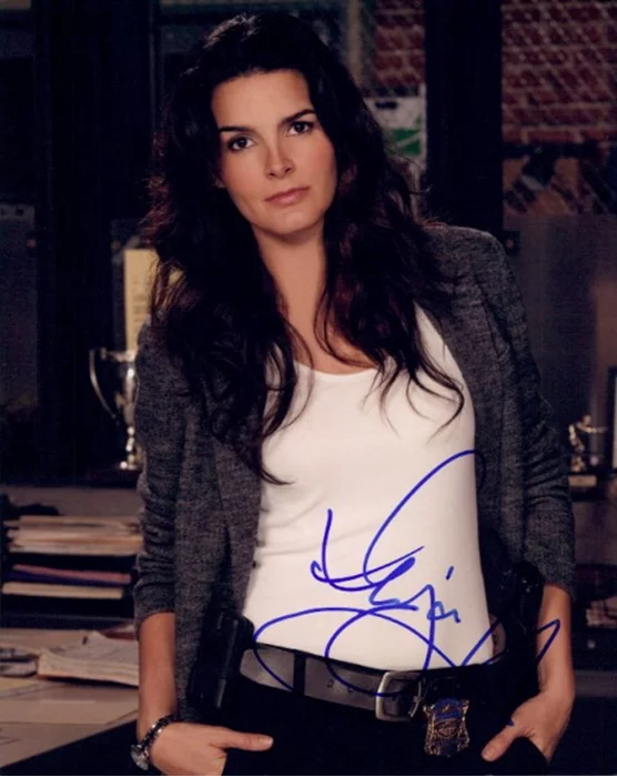 Angie Harmon autograph