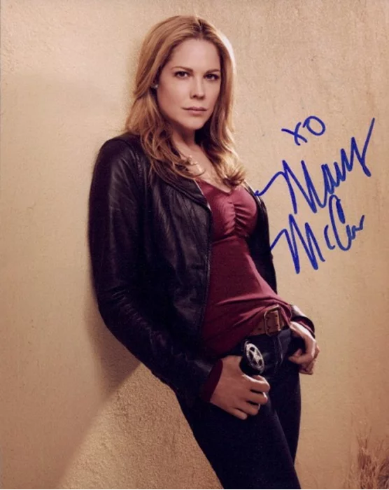 Mary McCormack autograph