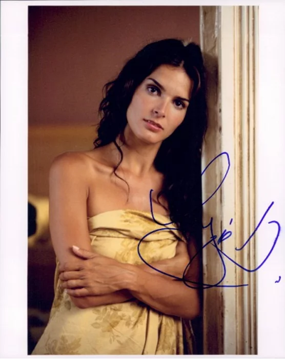 Angie Harmon autograph