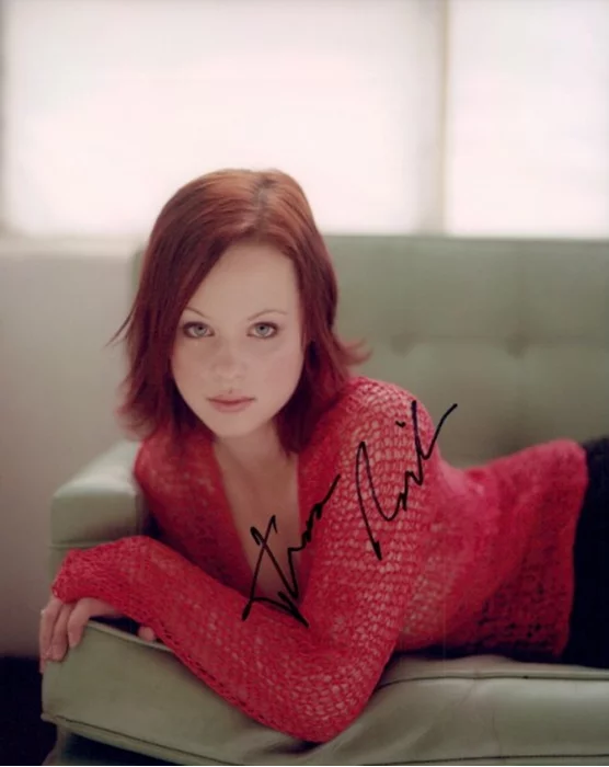 Thora Birch autograph