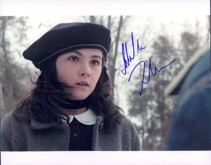 Isabelle Fuhrman autograph