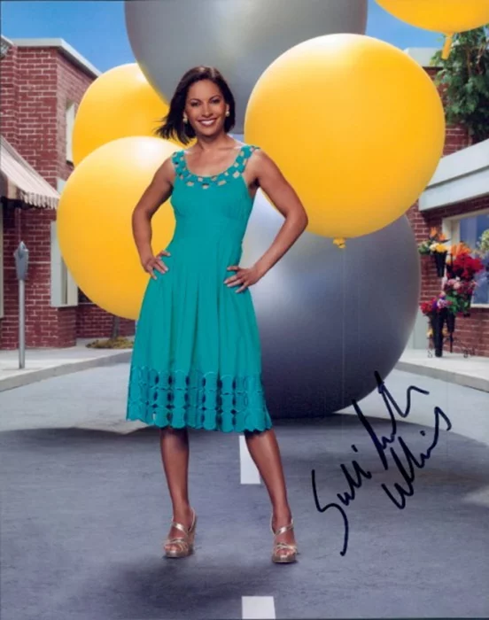 Salli Richardson-Whitfield autograph
