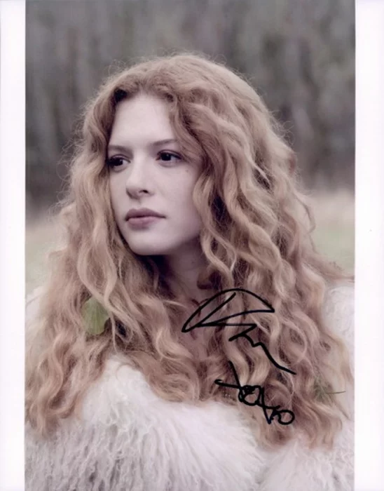 Rachelle Lefevre autograph