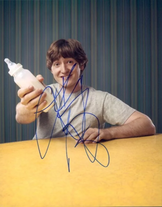 Lucas Neff autograph