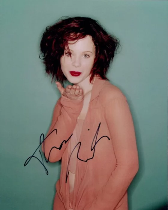 Thora Birch autograph