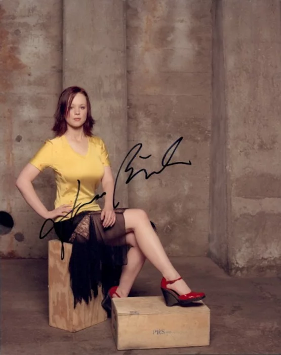 Thora Birch autograph