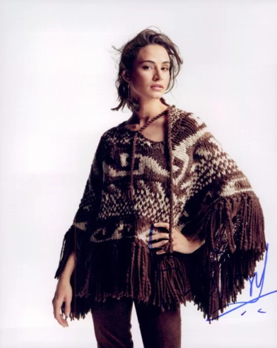Mia Maestro autograph