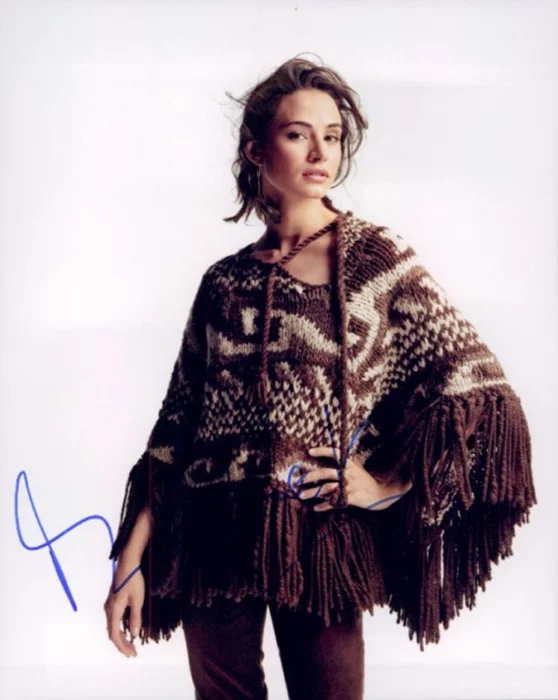 Mia Maestro autograph