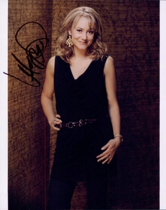 Megyn Price autograph