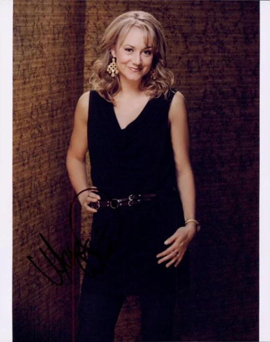 Megyn Price autograph