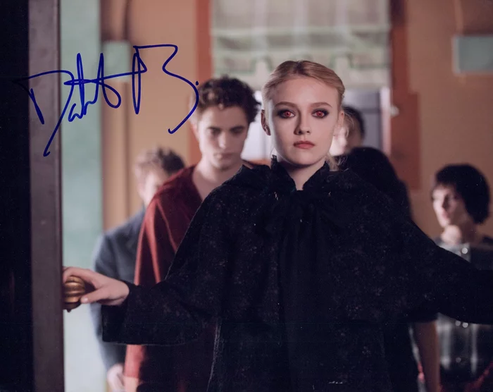 Dakota Fanning autograph