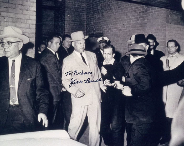 James Leavelle autograph