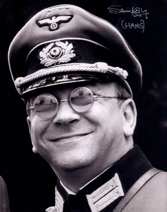 Sam Kelly autograph