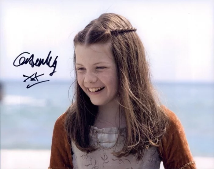 Georgie Henley autograph