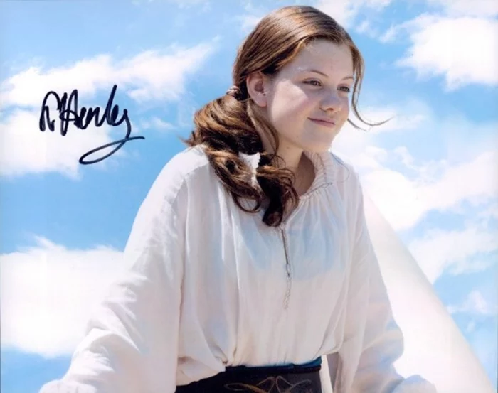 Georgie Henley autograph