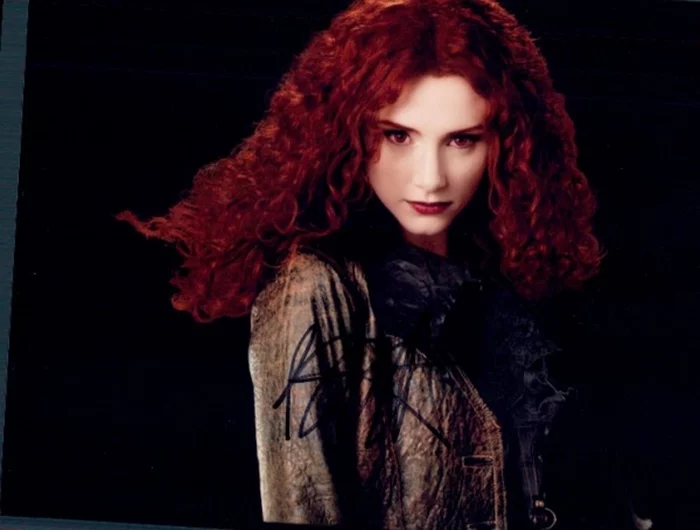 Bryce Dallas Howard autograph