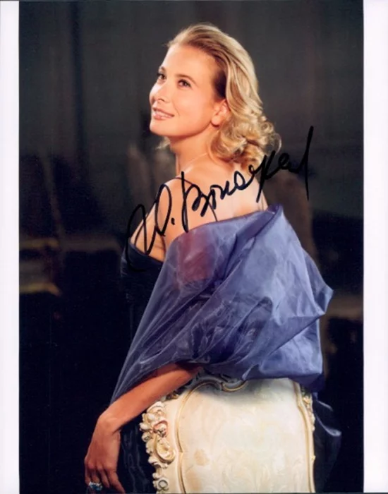 Yuliya Vysotskaya autograph