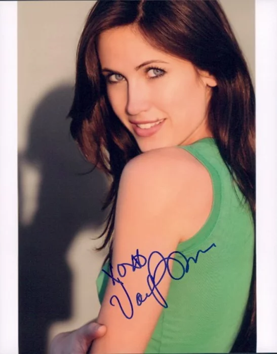 Vail Bloom autograph