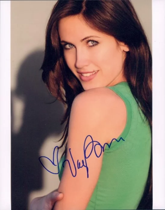 Vail Bloom autograph