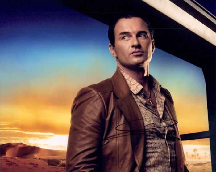 Julian McMahon autograph