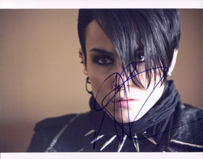 Noomi Rapace autograph