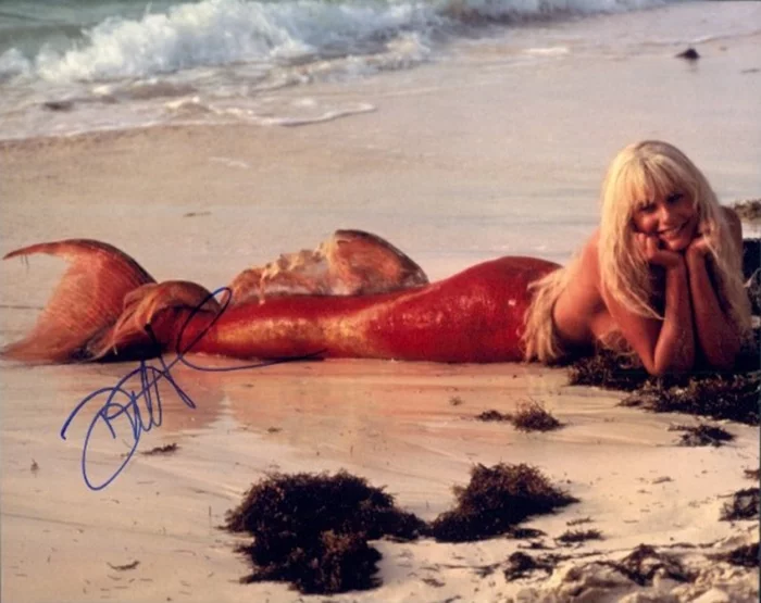 Daryl Hannah autograph
