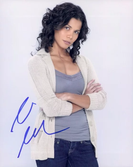 Lourdes Benedicto autograph