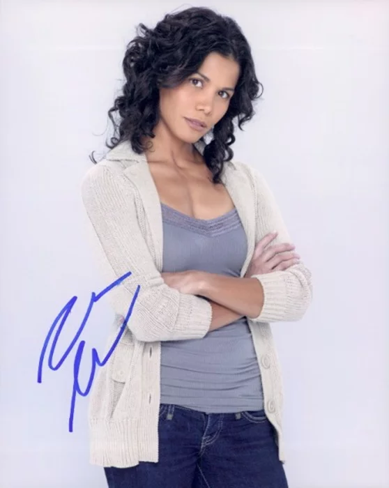 Lourdes Benedicto autograph